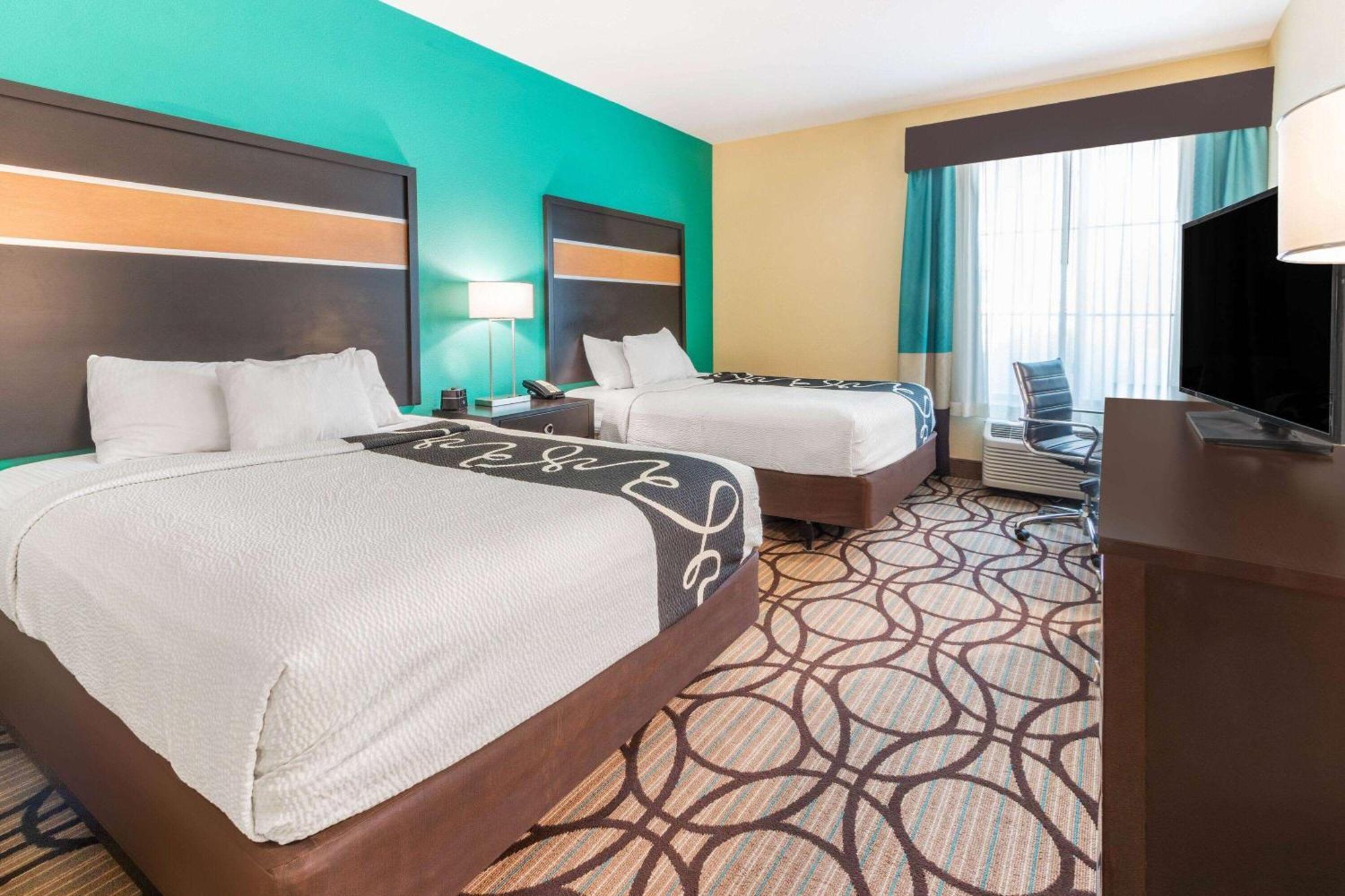 La Quinta By Wyndham Carlsbad Hotel Bagian luar foto