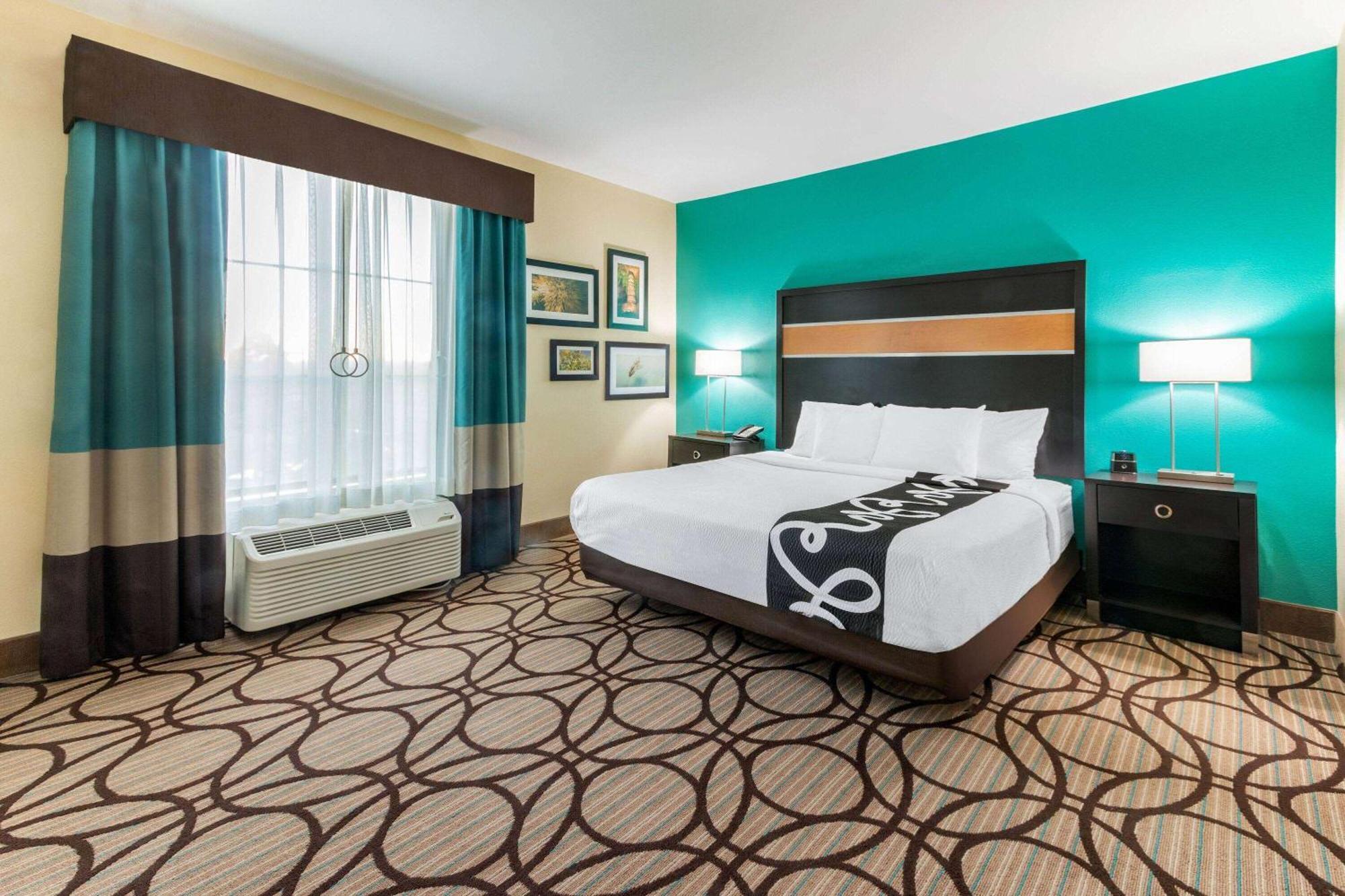 La Quinta By Wyndham Carlsbad Hotel Bagian luar foto