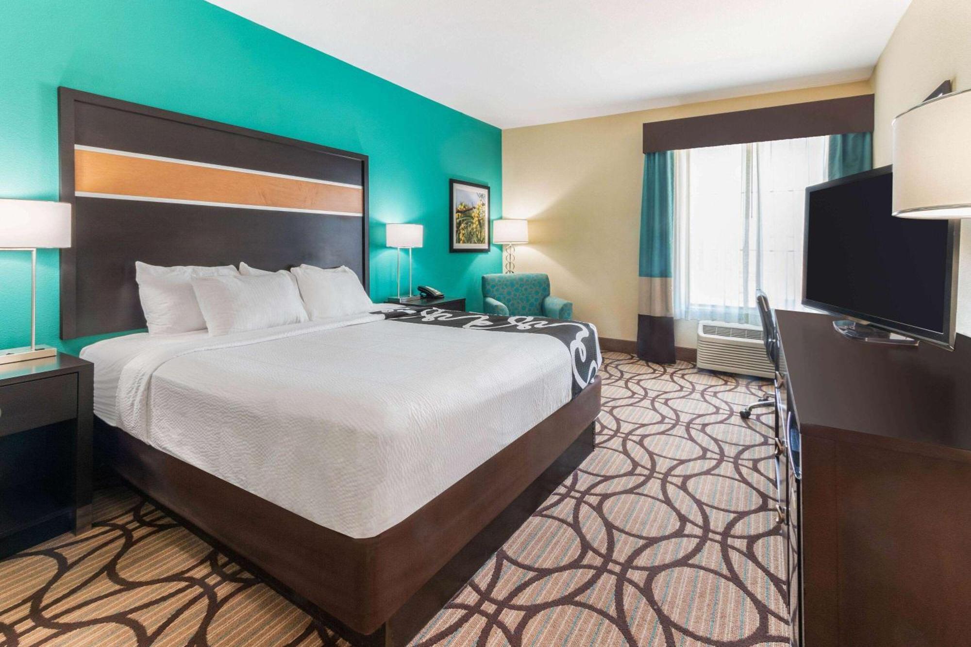 La Quinta By Wyndham Carlsbad Hotel Bagian luar foto