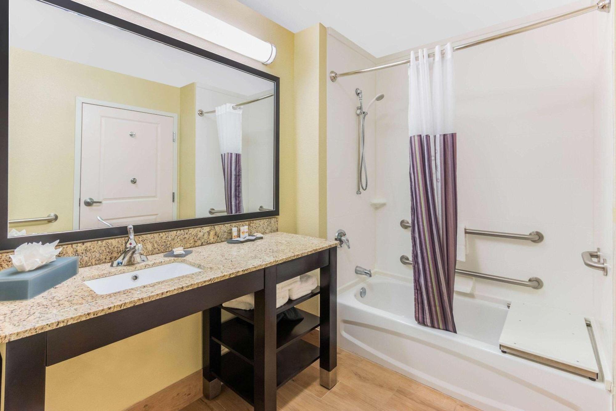 La Quinta By Wyndham Carlsbad Hotel Bagian luar foto