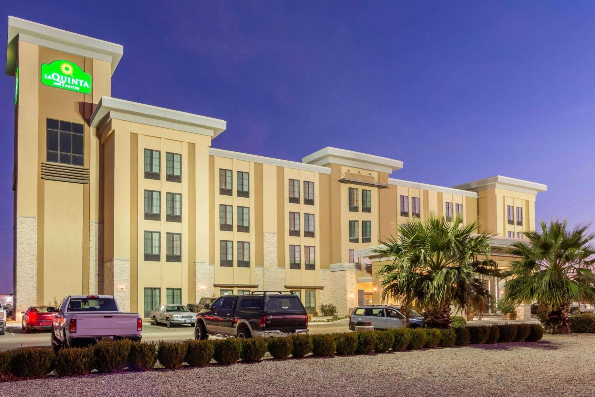 La Quinta By Wyndham Carlsbad Hotel Bagian luar foto
