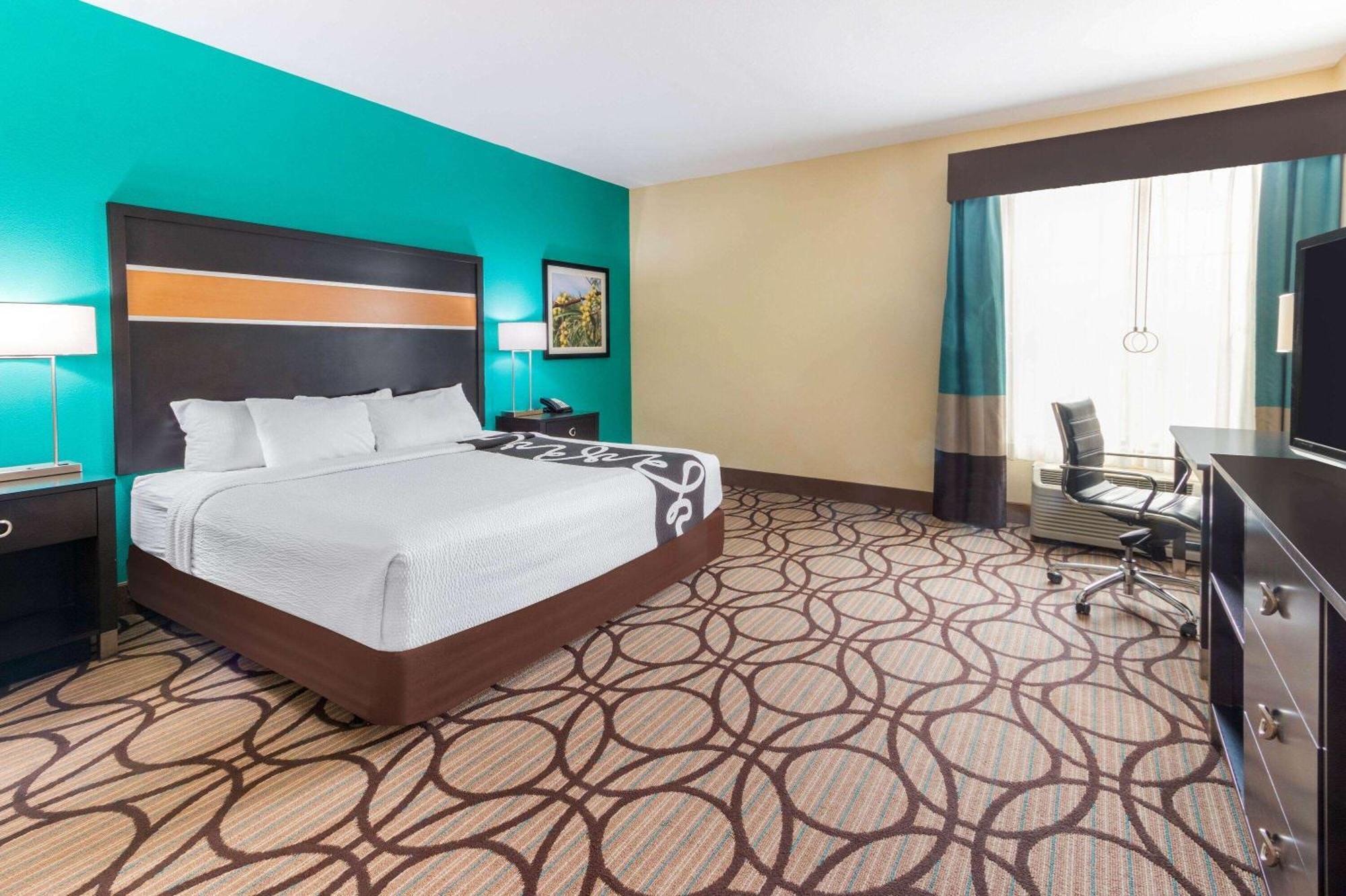 La Quinta By Wyndham Carlsbad Hotel Bagian luar foto