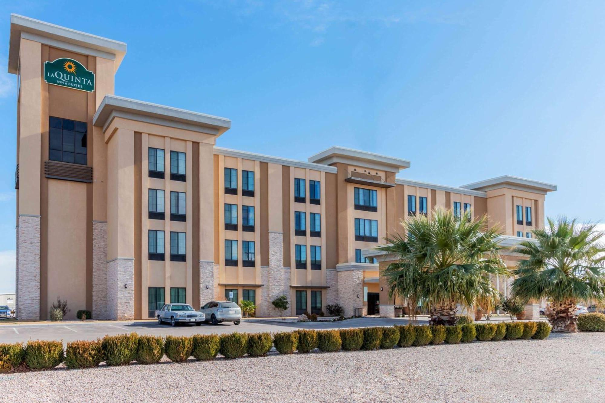 La Quinta By Wyndham Carlsbad Hotel Bagian luar foto